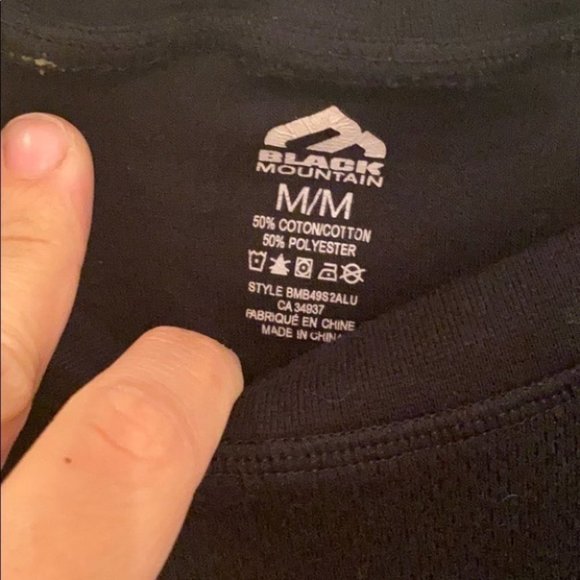 Black Mountain Men Black round Neck Long Sleeve  Under Shirt Size Medium - Picture 3 of 6